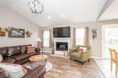 Main Street Cottage For 6