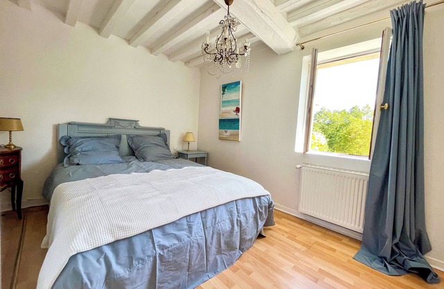 Maison Charmante Avec Jacuzzi et Cours D'eau