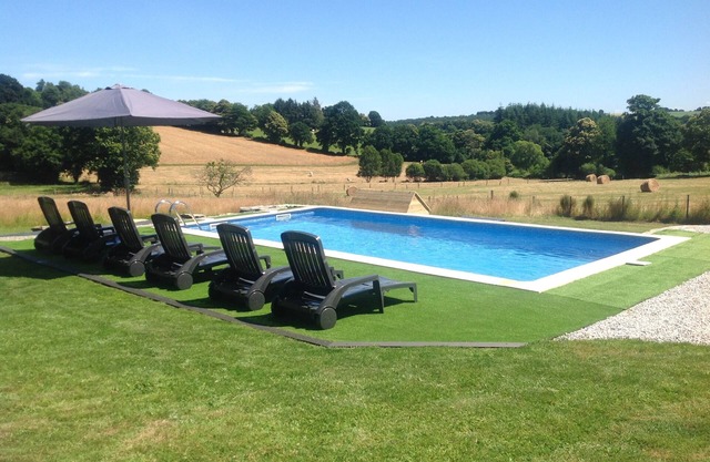 Maison du Guerledan with private heated Pool and WIFI for 6 people.