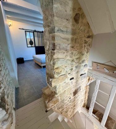 Maison en plein coeur de la cité médiévale de Moret-sur-Loing avec jardin !