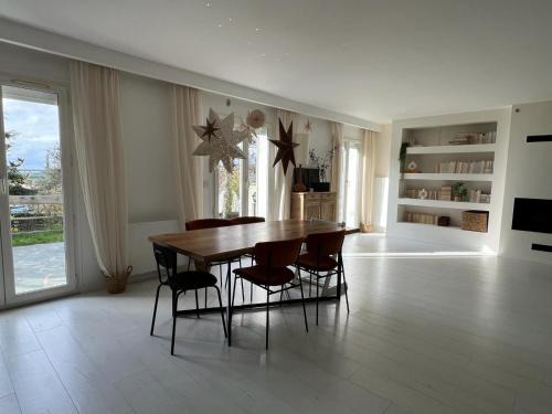 Maison familiale, belle et moderne proche de Versailles et Thoiry