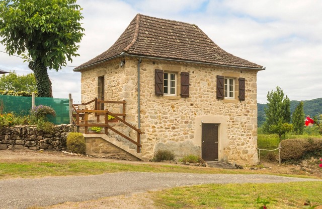 Maisonette in Corrèze | Wifi, TV, terrace and barbecue, private green spaces