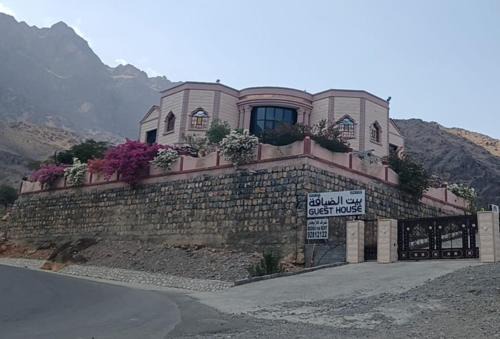 Majan View near Wakan