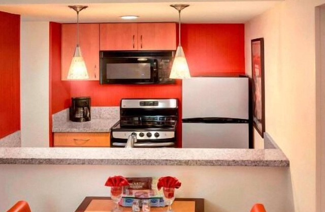 Make Yourself at Home! Free Parking, Pet-friendly, Near lake Chauncy Beach