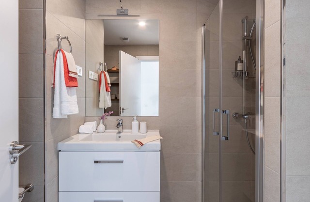 Malaga Skyline 1 Pool & Parking Free