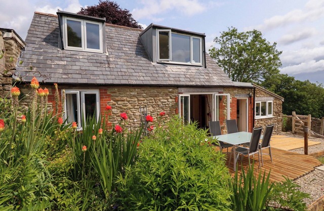 MALLOWS BYRE, with a garden in Yetminster