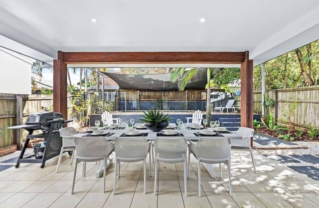 Manly Oasis 5BR - 3 King Beds, Pool, BBQ
