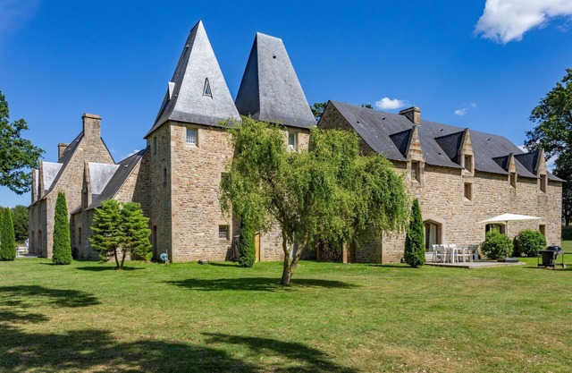 Manoir de Pléac: modern comfort in a 17th century building.