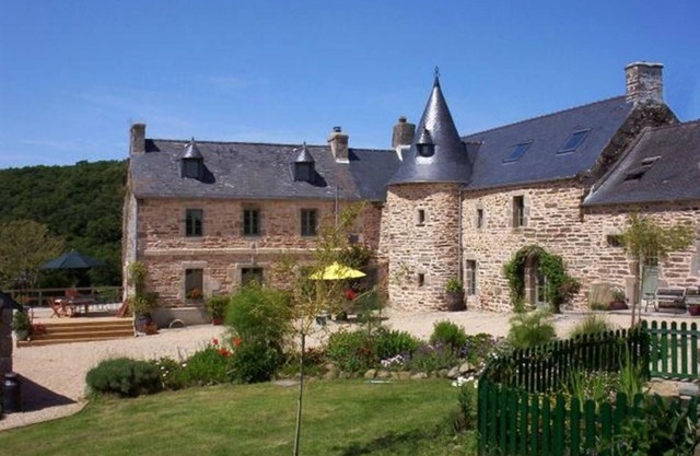 Manor Kervingant - 4 * furnished house (8-14 p)