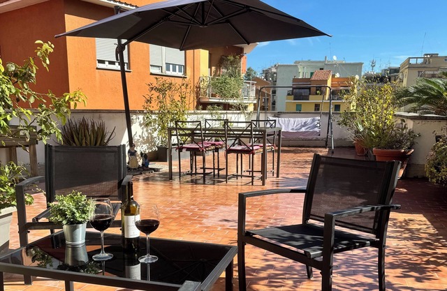 Mapi House, your home just steps from Metro B1
