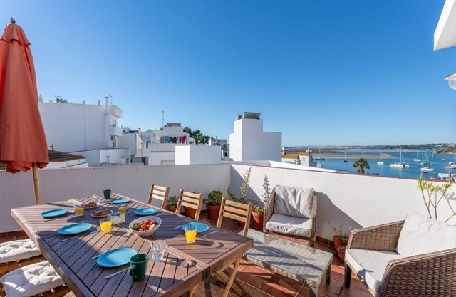 Maravilhoso Duplex T3 com Terraço by LovelyStay