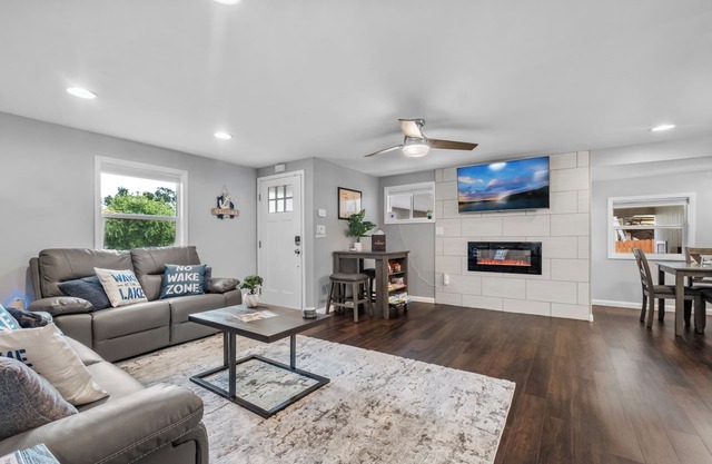 Marina Breeze: Lake View> Central To Grove & Grand