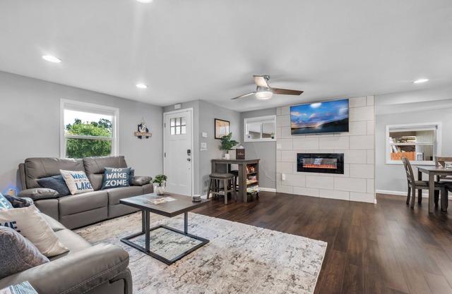 Marina Breeze: Lake View> Central To Grove & Grand