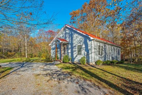Mariposa Moon Cottage at Sleepy Creek - Wifi, Deck, Fire Pit, Creekside, View