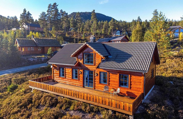 Marit's Hytte is a typical Norwegian holiday home, suitable for 6 to 8 people. Enjoy the fantastic view from the spacious veranda of this house.