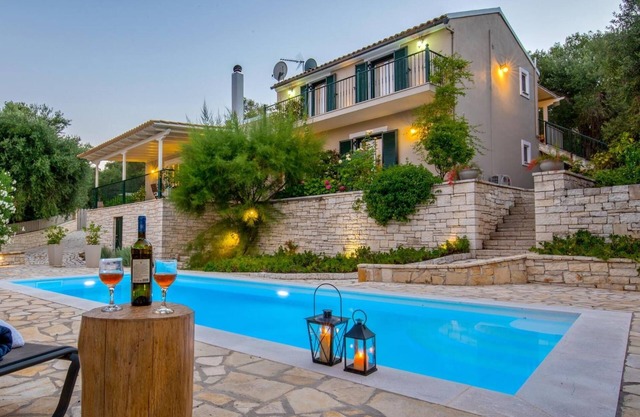 Maritina Villa - 2 BR House Surrounded by Olive Groves