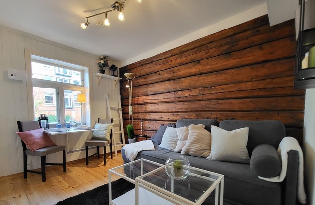 Mars Modern and Cozy Apartment in the Centre, Free Parking !