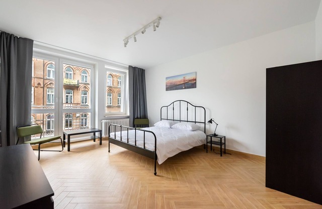 Marszałkowska White & Black Apartment