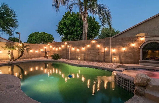 Massive 5 bdrm Getaway w/Pool, Hot Tub, Game Room!