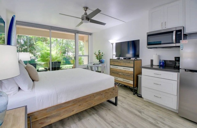 Maui Banyan F-103A Stunning Studio With AC