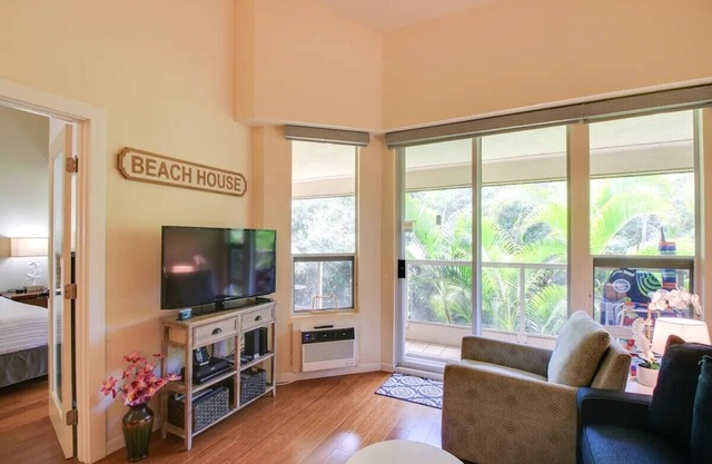 Maui Banyan F-203 Stunning 1 Bedroom Condo With AC