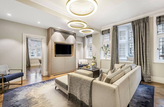 Mayfair Home | Private Parking & Central AC