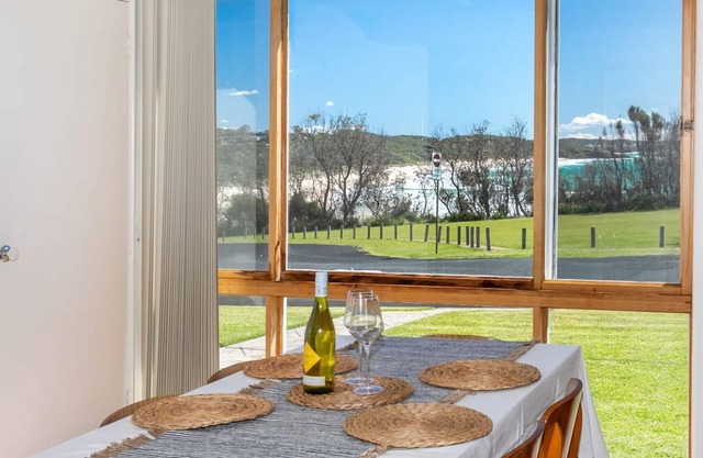 Mcgrath welcomes you to Wave Spray close to the beach and lake