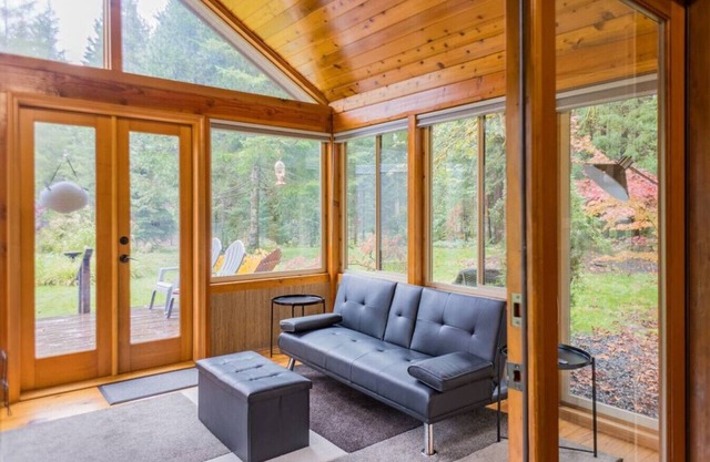 McKenzie River Secluded Luxury Cabin Retreat