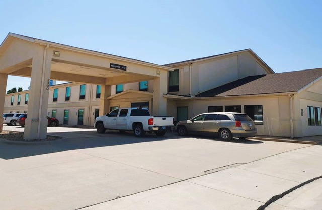 McPherson Inn By OYO, I-135