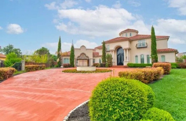 Mediterranean villa on acre lot in W Plano-5 mins from Legacy West, Frisco Star,