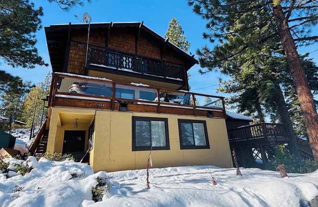 Meeks Bay Chalet - Short Walk to Prestine Beach!, Meeks Bay Chalet