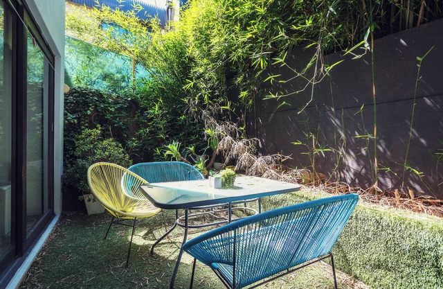 Melb Cbd a Zen oasis garden studio.