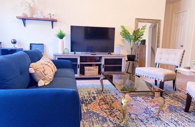 Mellow and cozy, your home away from home!