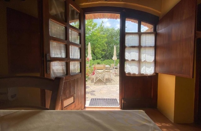 MELO apt with 2 bedrooms in Tuscan countryside between Siena and Florence