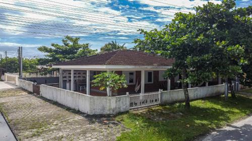 Memora Guesthouse Pontal do Paraná - Casa inteira ou Quartos a duas quadras da praia e próxima a Ilha do Mel