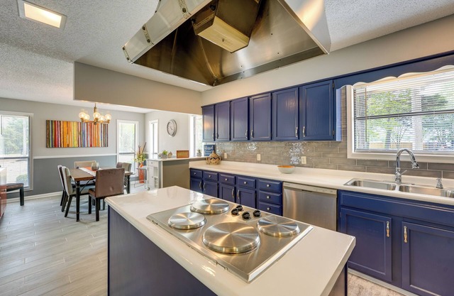 Memphis Vacation Rental Getaway w/Large Deck