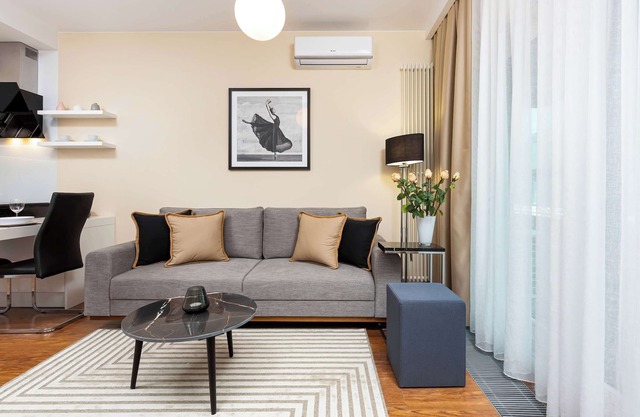 Mennica Residence Warsaw | Lux Business Stay Apartment with Air Conditioning