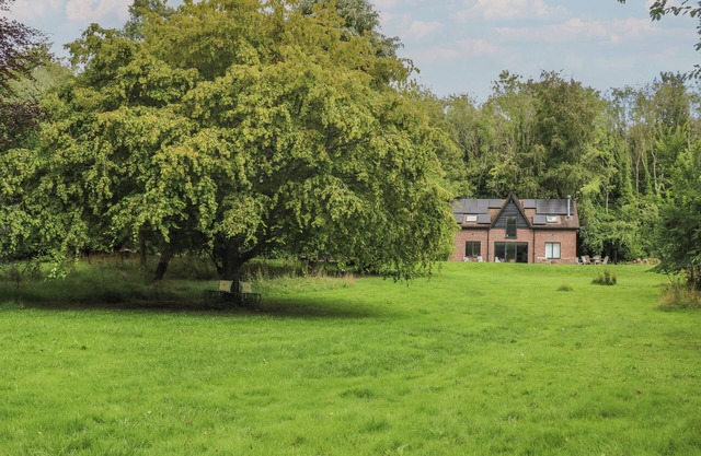 MEON BOSCAGE, pet friendly, luxury holiday cottage in Meonstoke