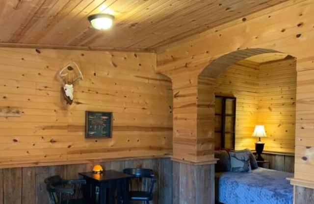 Meramec Suite-Riverside View & Access to the Meramec River. Come swim,float,fish