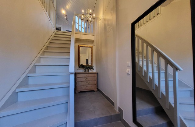 Mercury House, Cathedral View! Free parking!