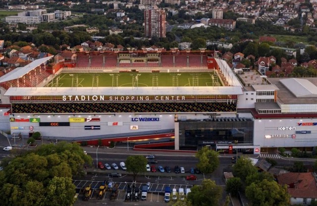 merkeze 5 km mesafede alısverıs merkezı yanı hersey elınızın altında