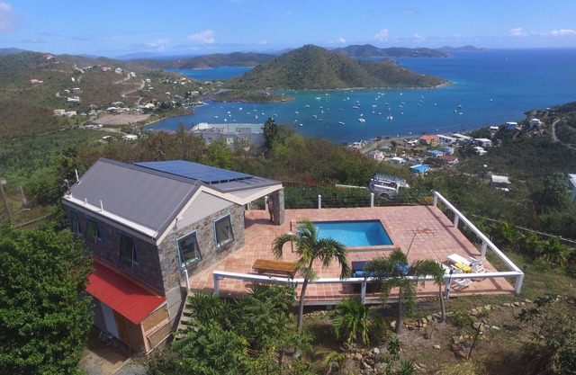 Mesmerizing view with pool 2 bedroom stone cottage in Coral Bay