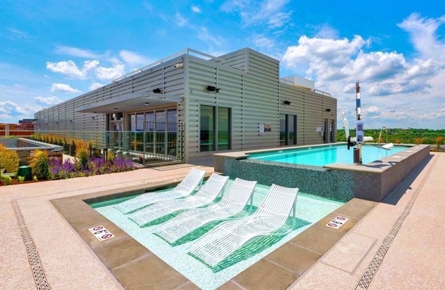 Metro-Side Modern Comfort