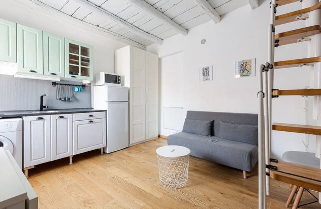 Mezzanine studio apartment near Gae Aulenti!
