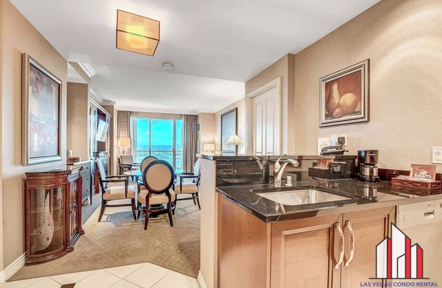 MGM Signature-33-714 1BR 2-Bath Balcony Suite