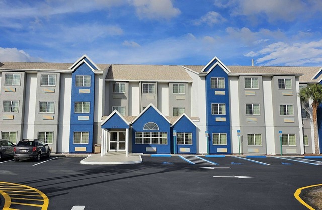 Microtel Inn & Suites by Wyndham Bushnell