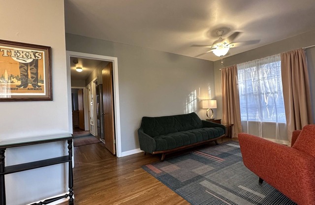 Mid-Century Charm in Historic Georgetown - Your Nostalgic Getaway!