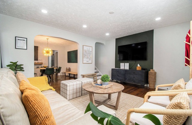 Midtown Stay: King Bed I FirePit I Yard I 5 min CHI Arena I CWS I Creighton