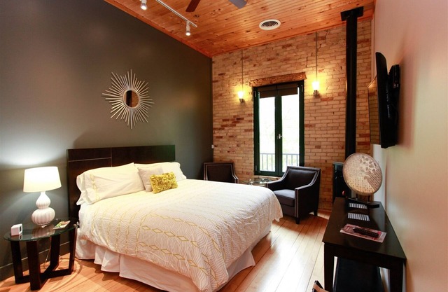 Milano Suite: This contemporary room in the center of town features a king size