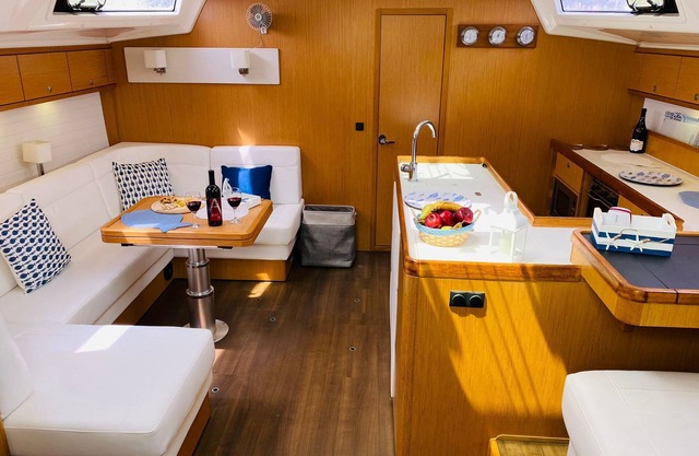 Miles - sailboat 17 meters Boat & Breakfast